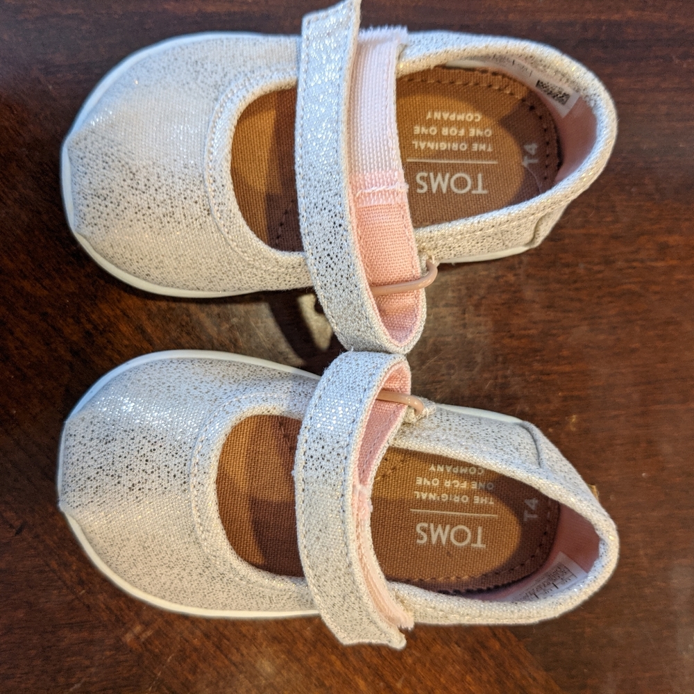 Toms kids mary janes iridescent rose gold 4